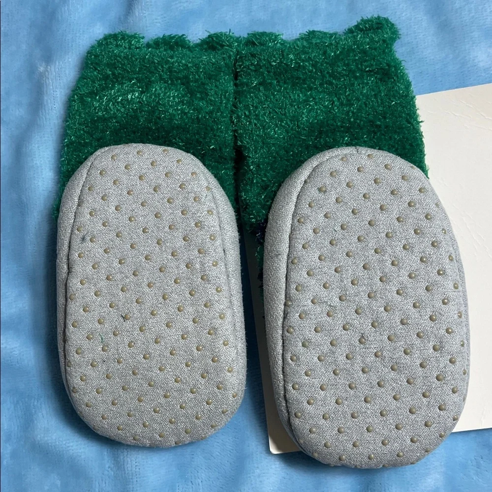 NEW 6-12 mo green & blue FROG unisex Slipper Socks from Goldbug